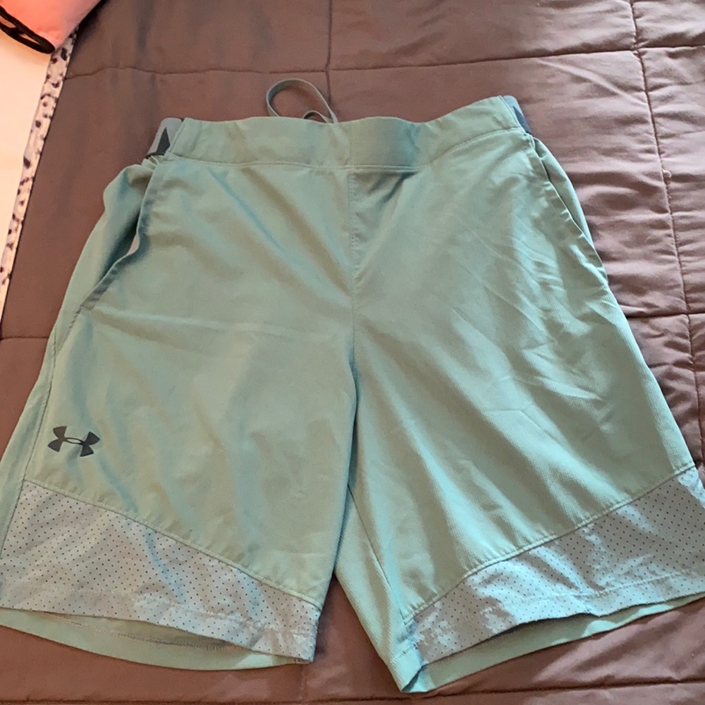 Mens Large Under Armour teal shorts